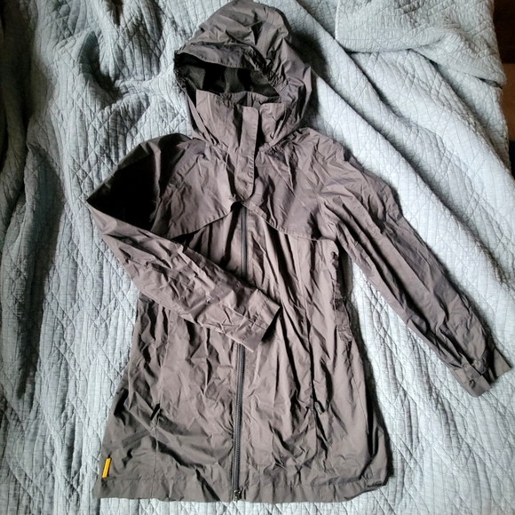 Lolë Raincoat size M(6-8) - Picture 1 of 5